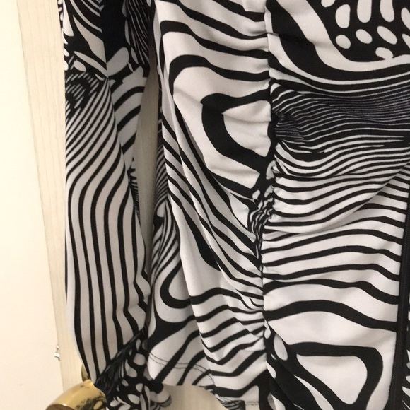 Ladies top - Picture 4 of 4